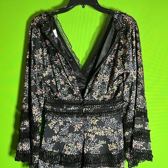 Layered with Love Blair V-Neck Lace Trim Long Sleeve Dres XS - Picture 6 of 7